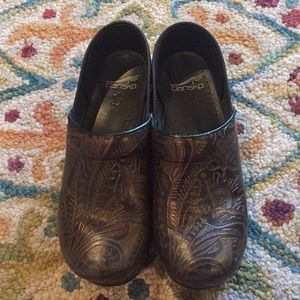 Dansko Clogs GUC Size 38